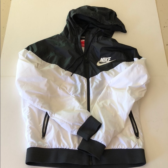nike windrunner packable jacket